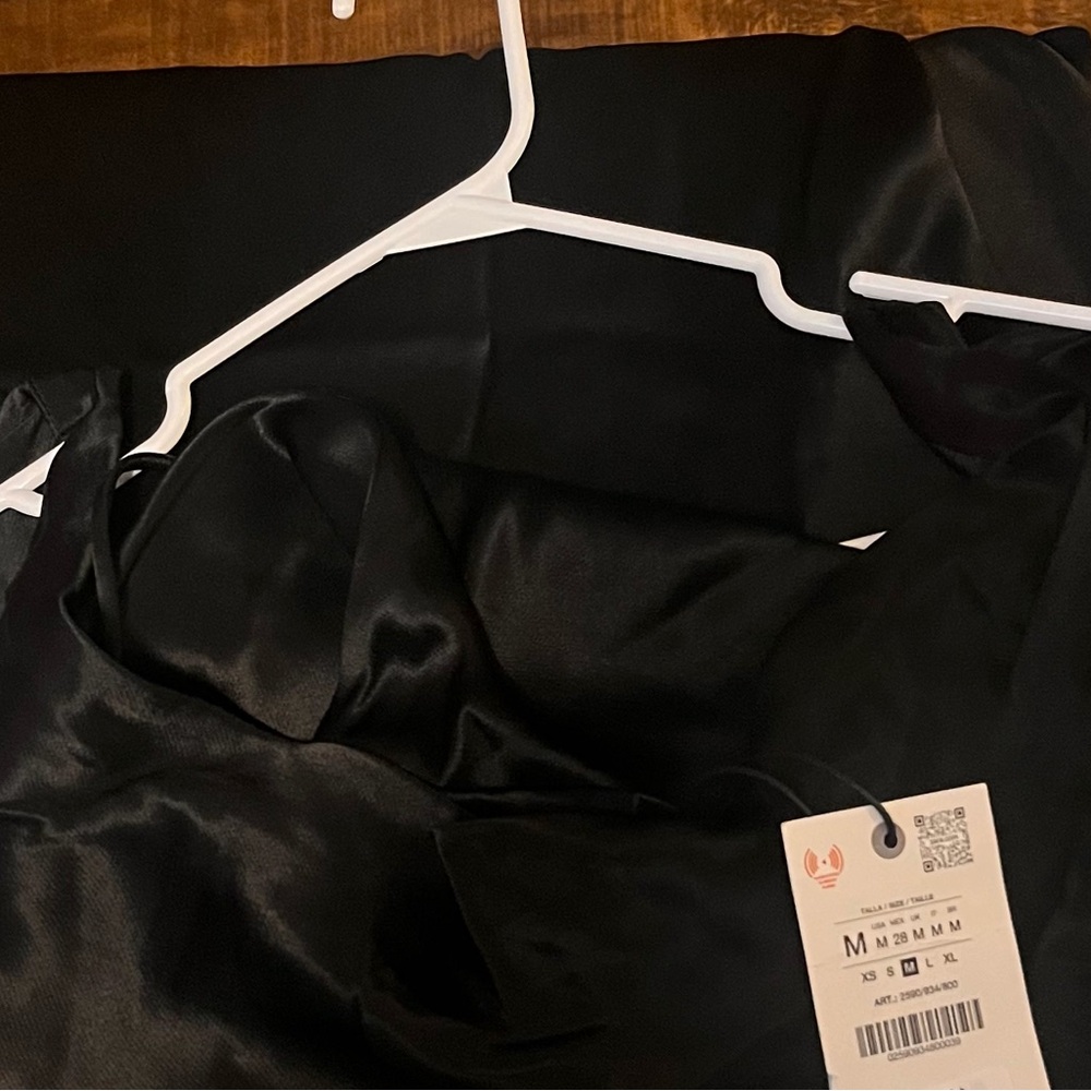 Zara Brand New Size M
Satin Black Dress - Picture 6 of 6